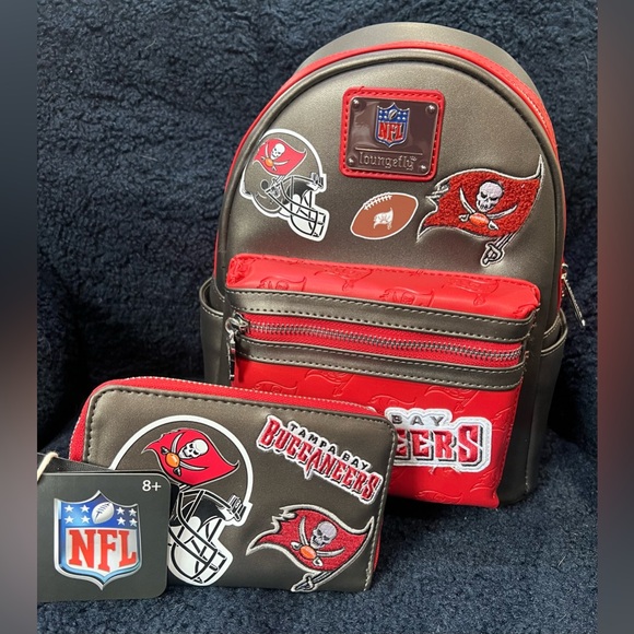 NWT Loungefly NFL Tampa Bay Buccaneers backpack w/matching wallet - Picture 1 of 16